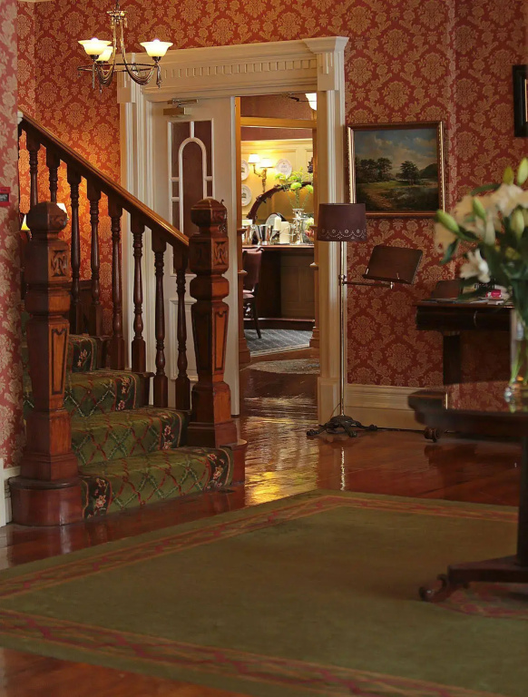 Arbutus Lodge