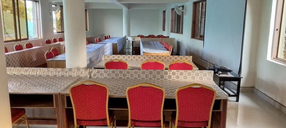 Discovery Courts Hotel