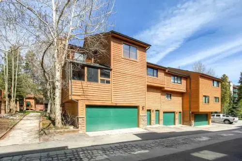 Cedars 18 - Ski-In/Ski-Out Apartment