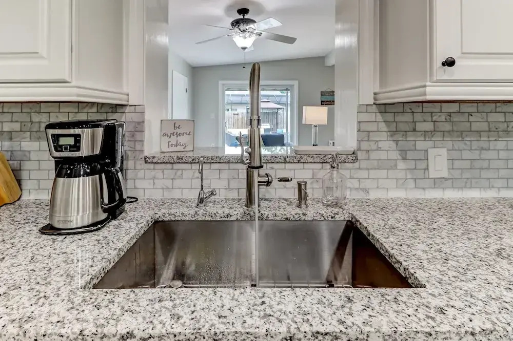 Private Pool Oasis, Walking Distance to the Beach