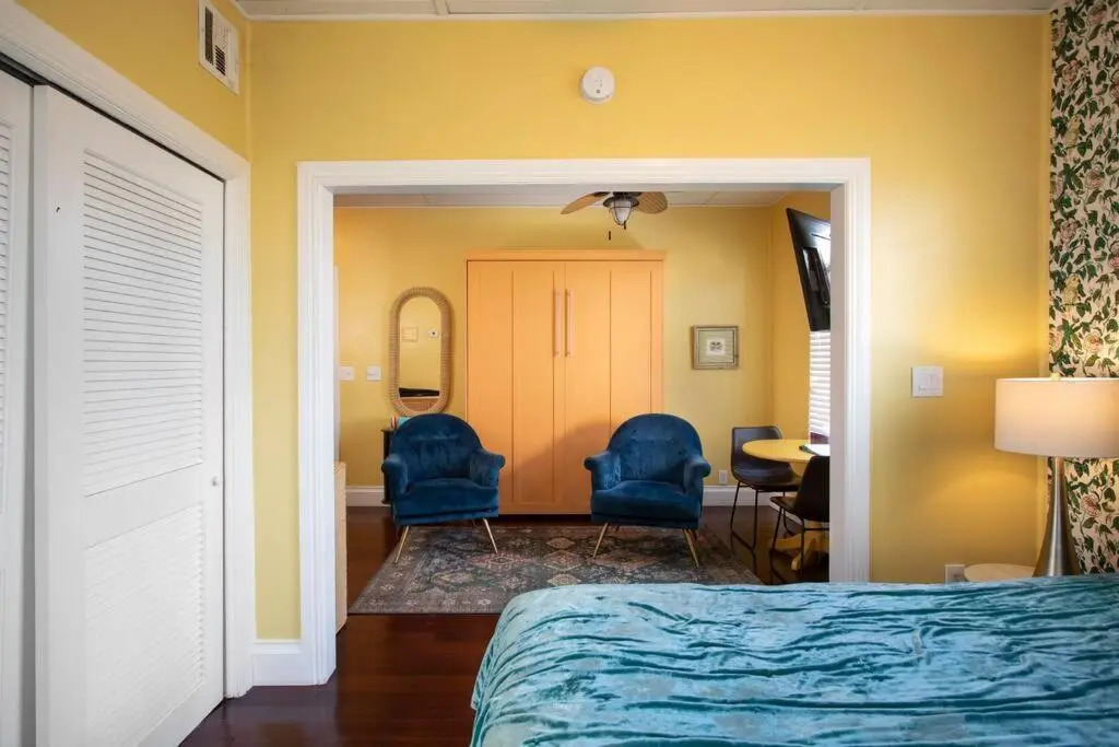 6 Bedroom 6 Bath Guesthouse on Duval Street