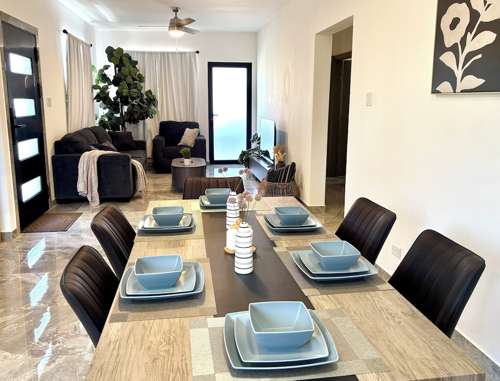 Downtown 1 or 2 Bedroom Stay - Walk to Ferry