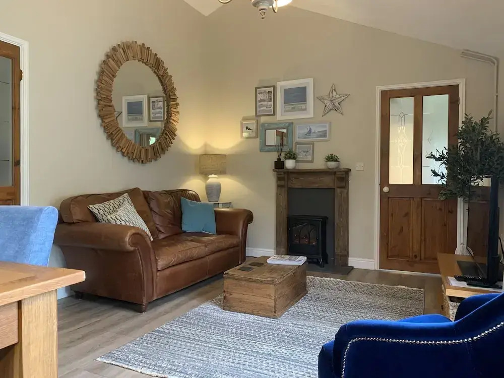 Vineyard Cottage Sleeps 4 with Garden