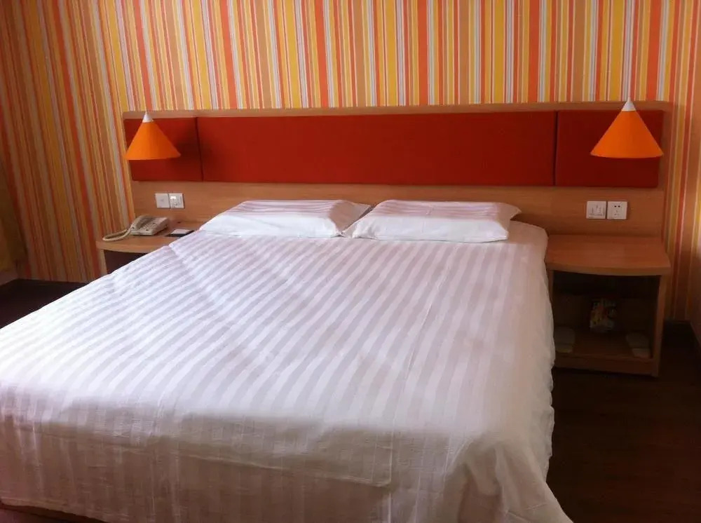 Home Inn Anshun Tashan Plaza