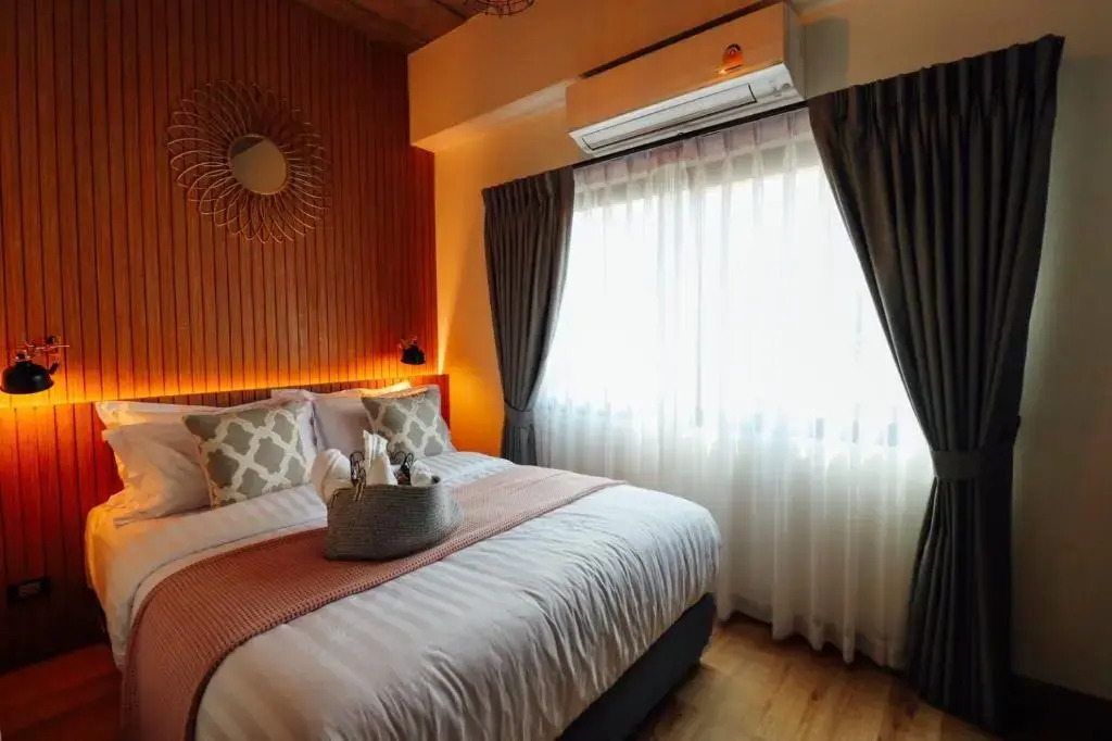 Tree​ for​ rest​ poshtel