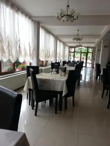 Pusca Si Cureaua Lata