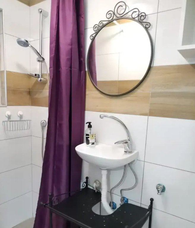 Keren Kayemet Rehavia 1BR Apart for4