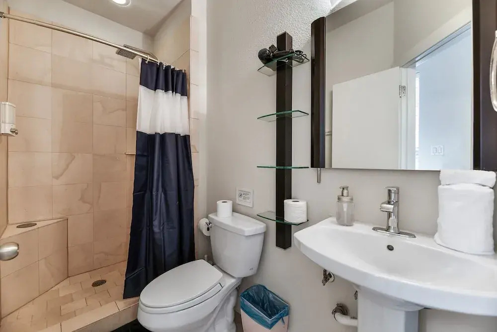 CozySuites Oak Lawn with great rooftop
