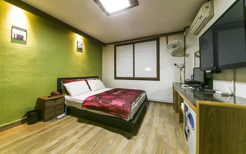 Sunflower Motel