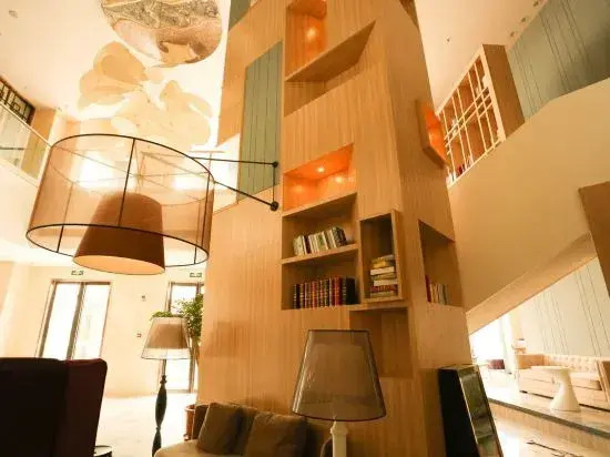 Zhongzhou Elegant Hotel（Luoyang Tianxiang Peony Garden Airport Branch）