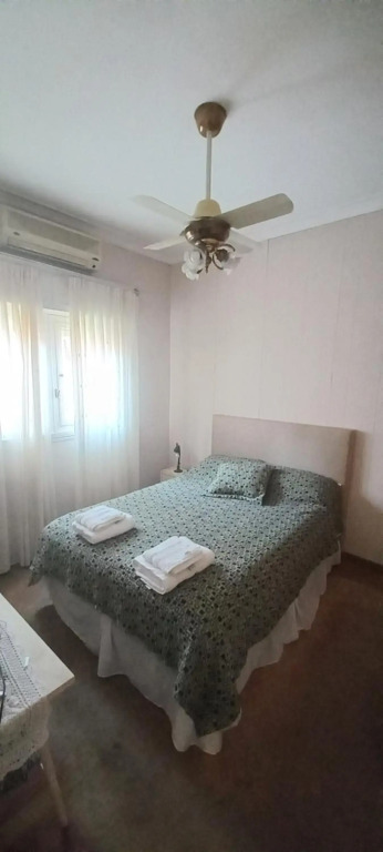 Casona LA FLORIDA con parque y pileta, a una cuadra del río