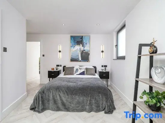 Stunning 2 Bed with ensuite near Elephant & Castle