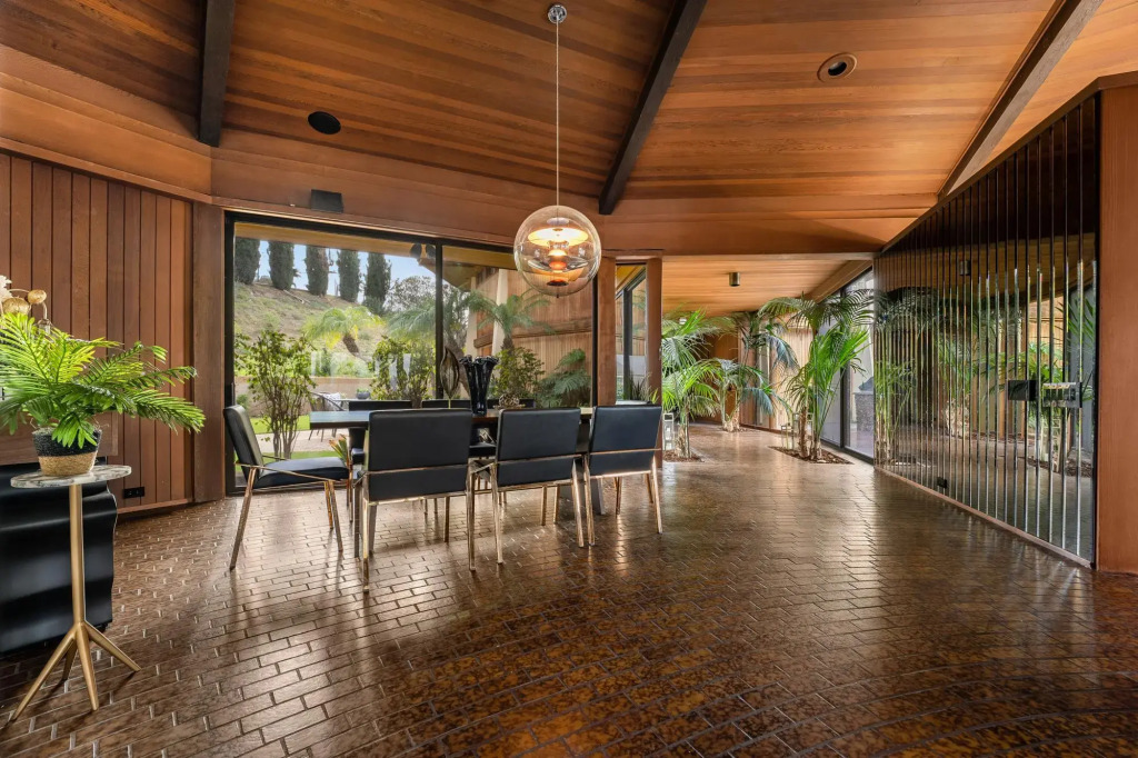 Via Vallarta - An Architecturally Significant California Modern Home