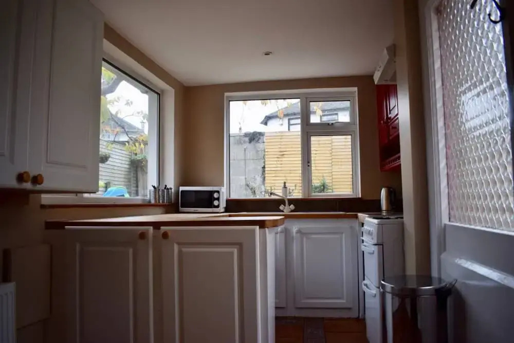 3 Bedroom House With Free Parking