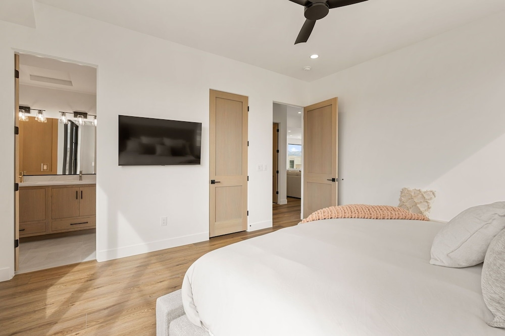 The Ultimate Pearl Beach Experience 9 Bedroom Home