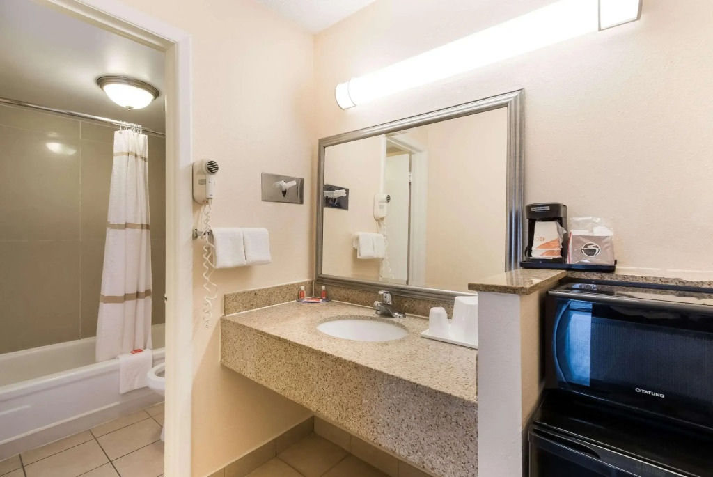 Econo Lodge Washington NC North