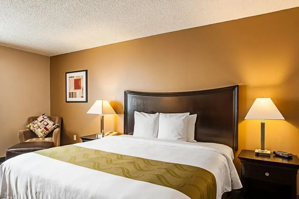 Quality Inn & Suites Pacific Seattle