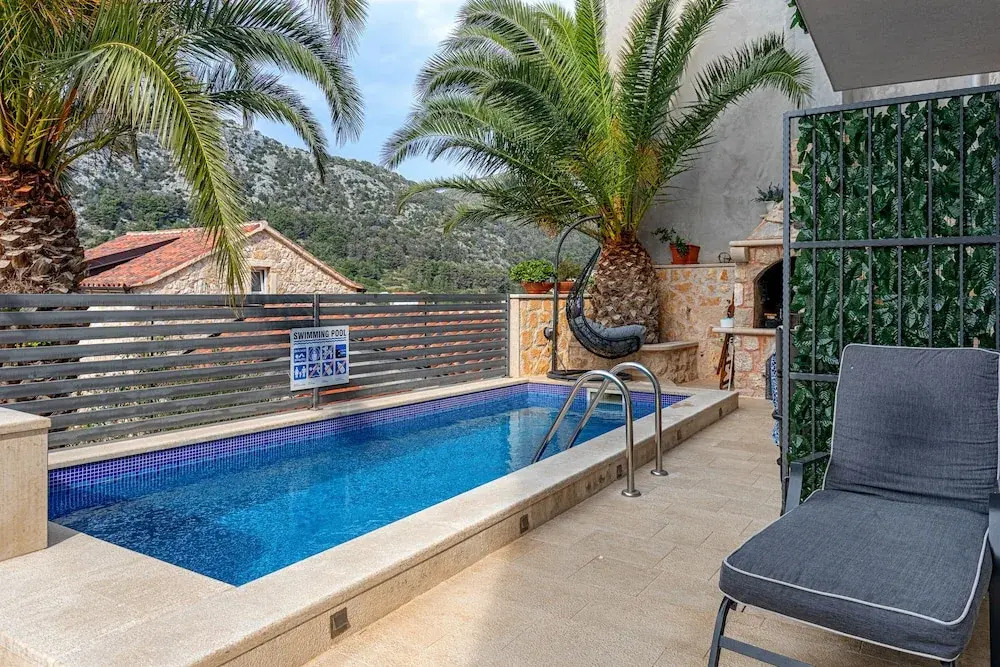 Villa Capitis in the Centre - Deluxe Apartment with Swimming Pool