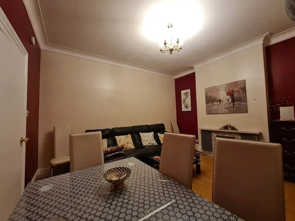 House-sleeps4-parking-garden