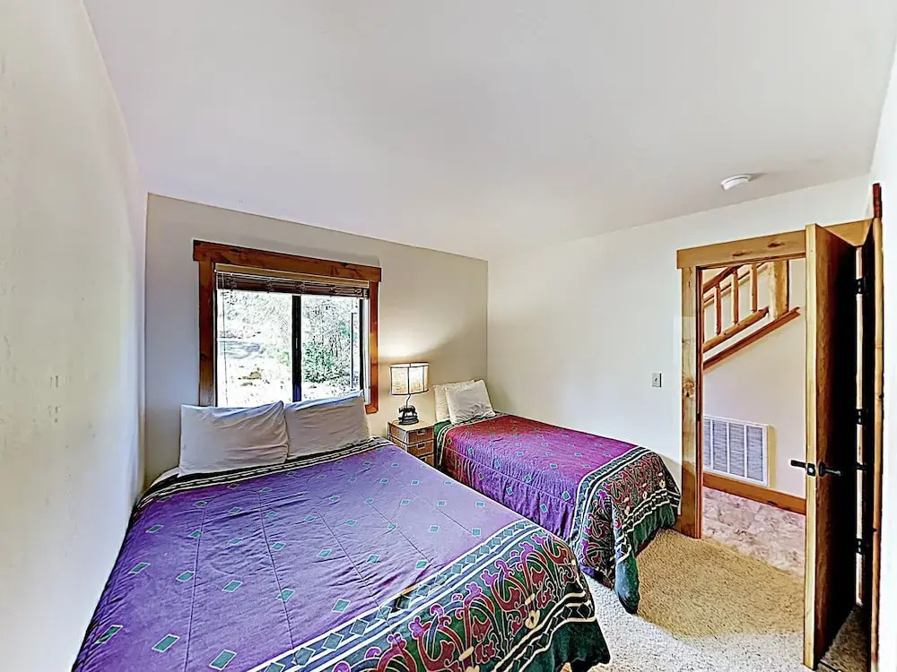 New Listing! Creekside Townhome Near Northstar Townhouse