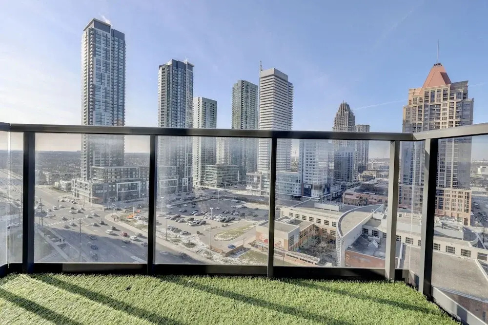 Grand Royal Condos -Mississauga SQ One