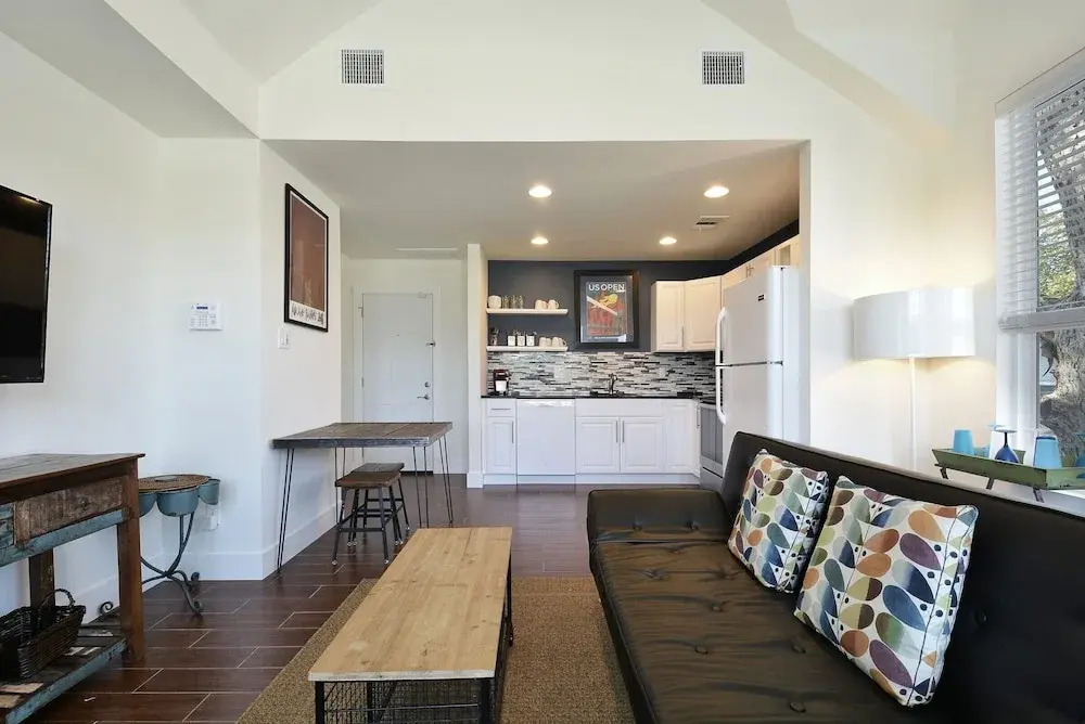 1BR Newly Built East Downtown Austin Apartment by RedAwning