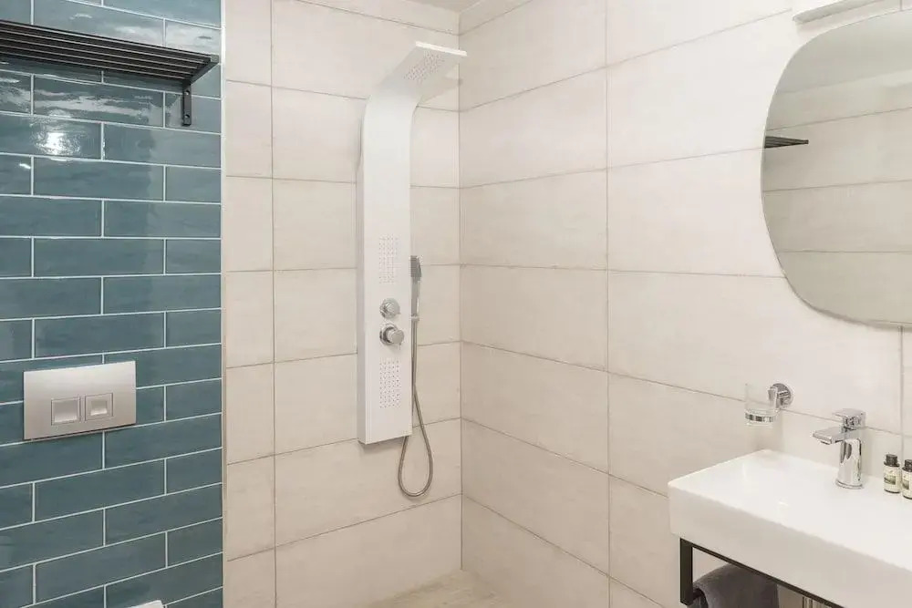 Elizabeth Queen Luxury Rooms