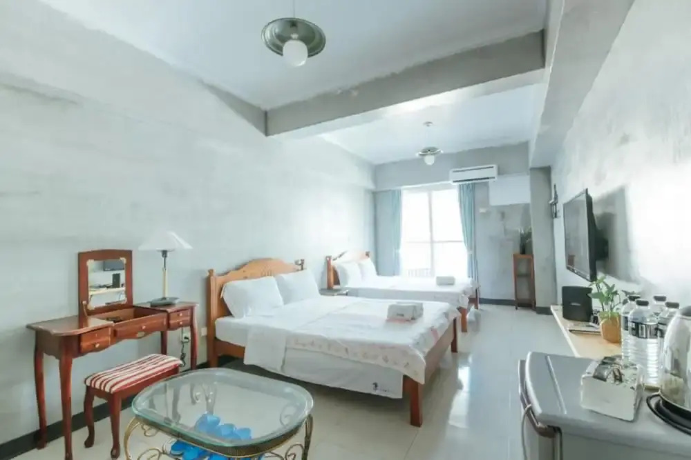 Lunar Sea Bed and Breakfast