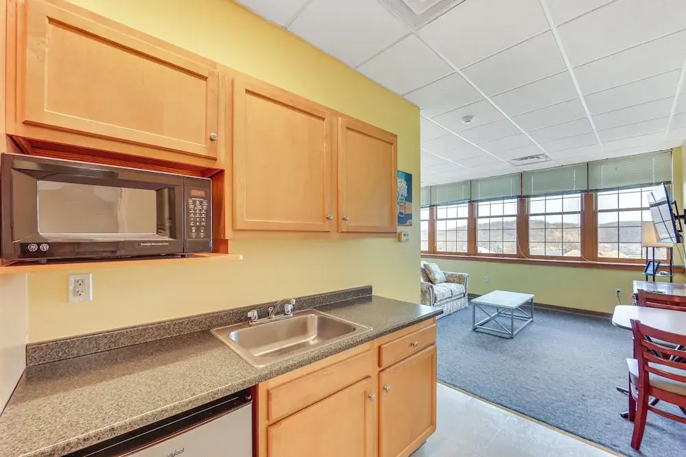 1 Mi to Allegheny River: New Kensington Studio!
