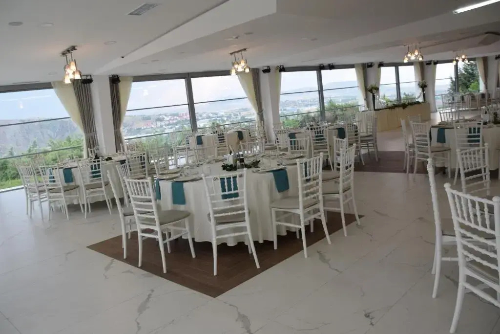 Radio Cafe Kanal 77 Hotel