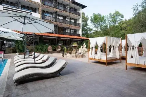 The Green Paradise Apartments