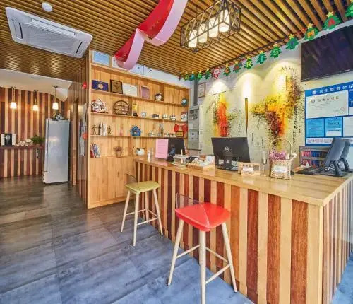 Yishe Hotel Shilu Road Metro Station Branch
