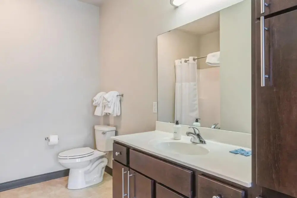 Milwaukee Beautiful Family 2BD 2BA Downtown Apartment