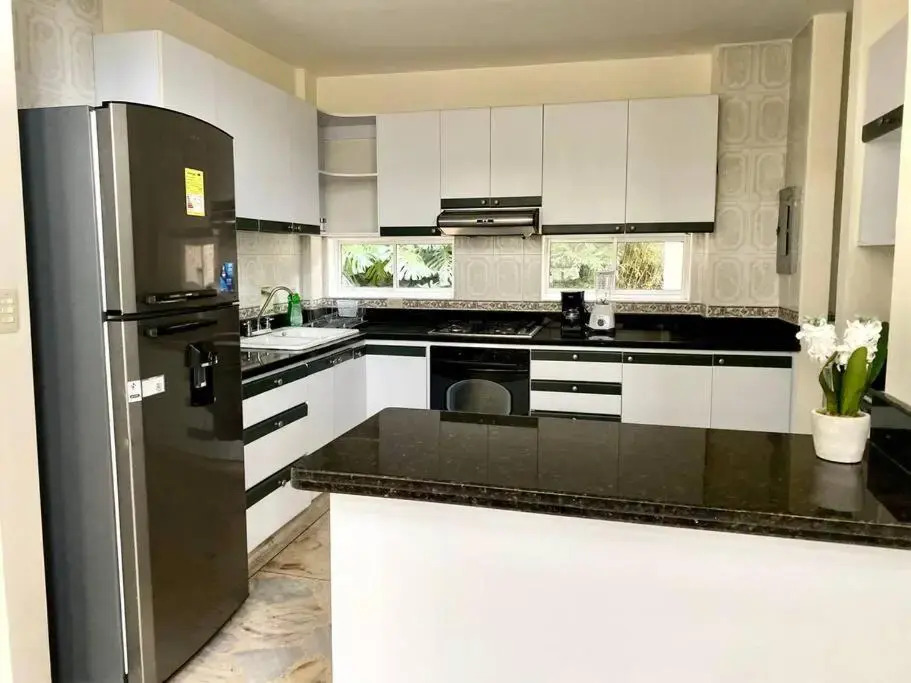 Casa con parking y terraza en sector exclusivo