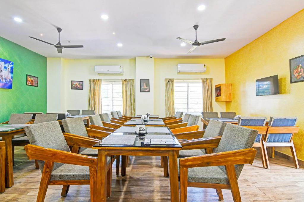 Super OYO Townhouse Dwarakanagar Near Gurudwara