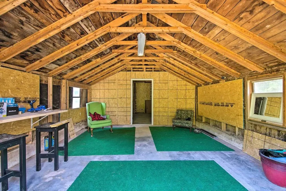 Bright Home w/ Fire Pit, Near Back 40 Trail!