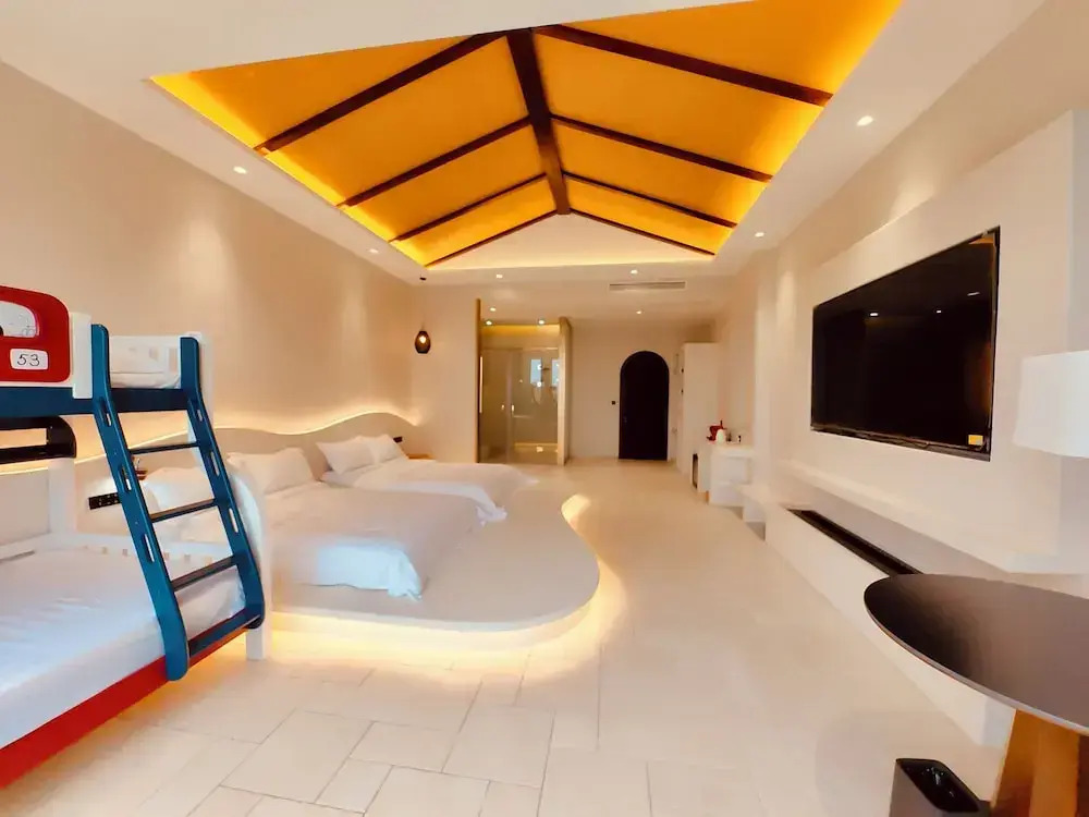 QING Luxury Campground Hotel