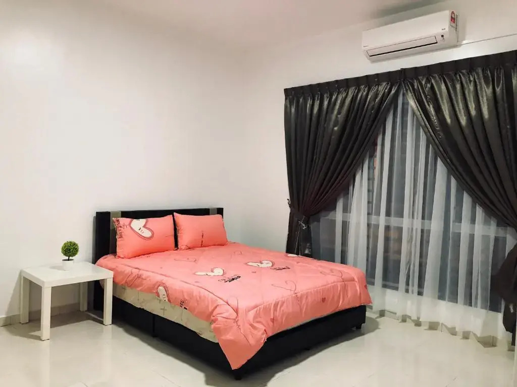 Family homestay -two floors with four bedrooms