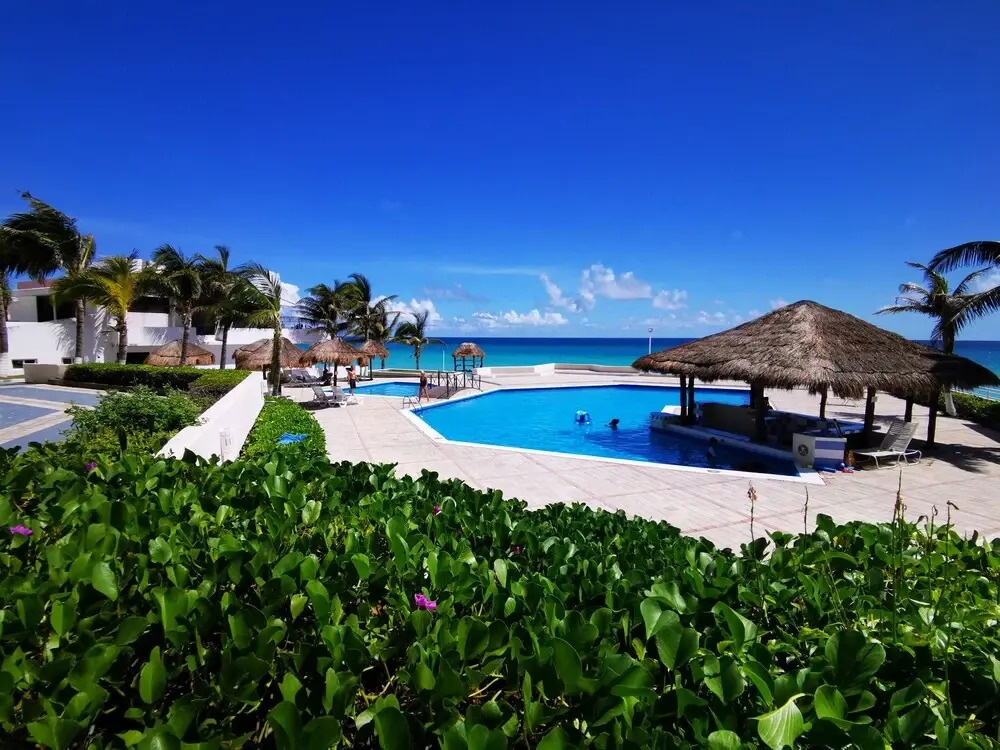 Brisas Beachfront Studios in Hotel Zone