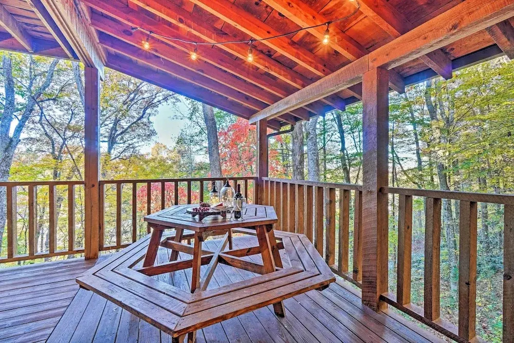 Smokies Cabin w/ Hot Tub! Group Adventure Base