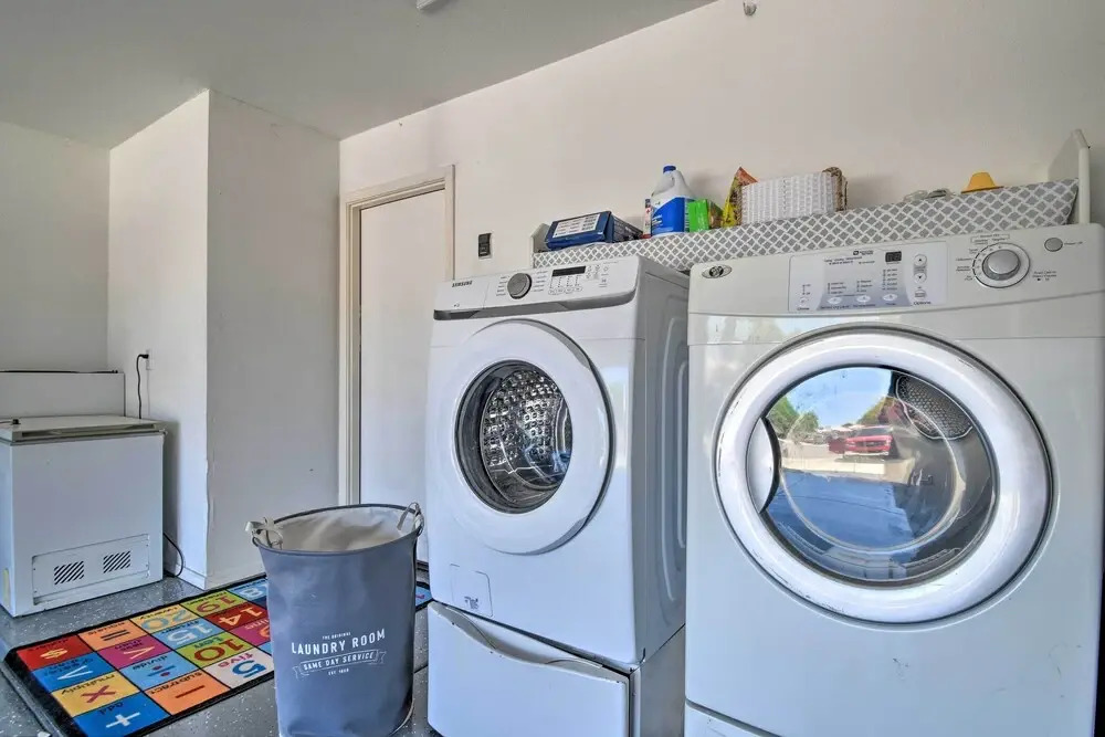 4 Mi to State Farm Stadium: Avondale Home w/ Patio