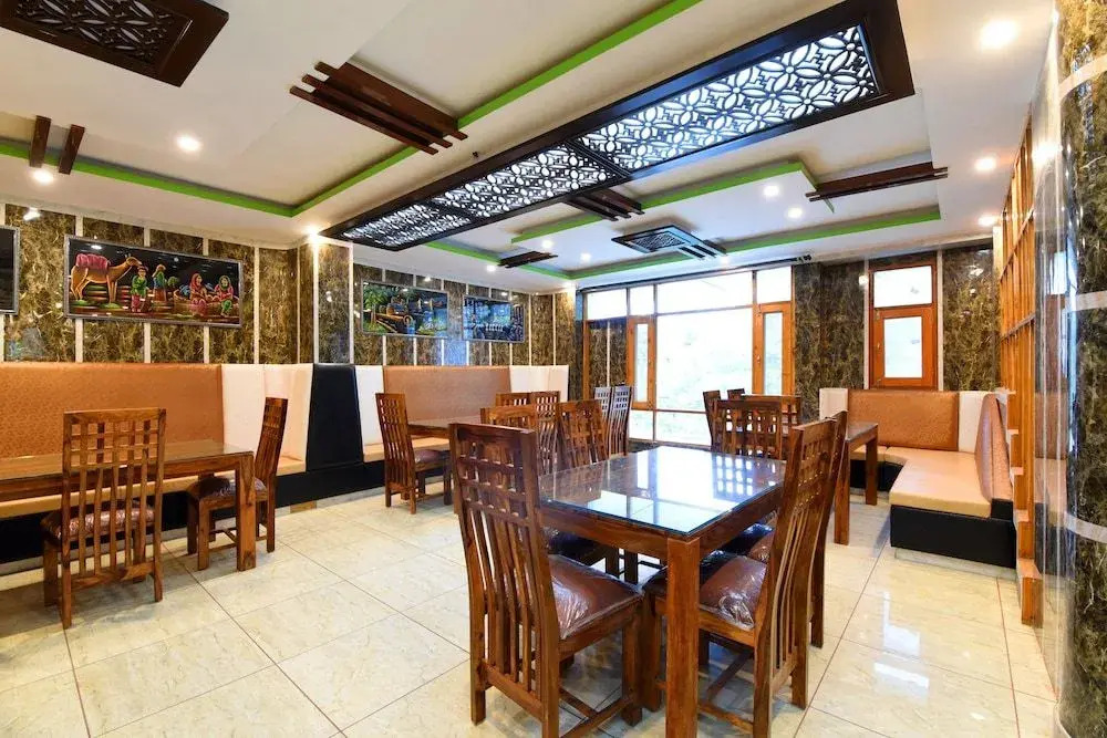 OYO 14177 Hotel HHH