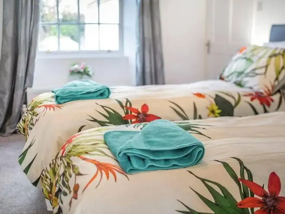 Lovely Villa 1 King 1 Double Sofa 4 Single Beds