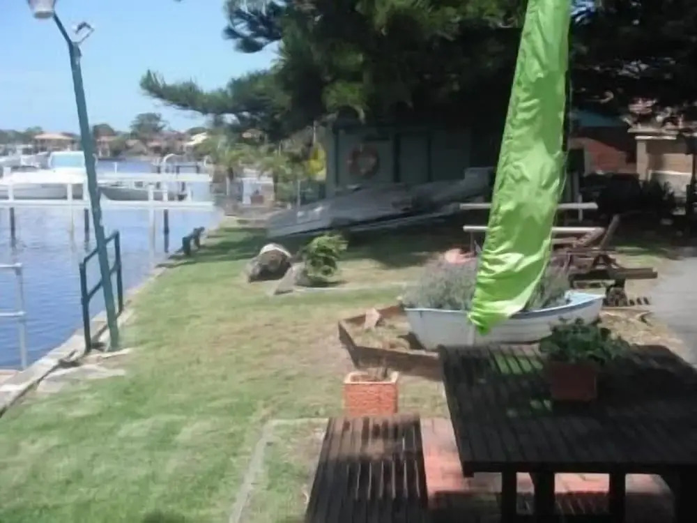 Black Swan Waterfront Motel
