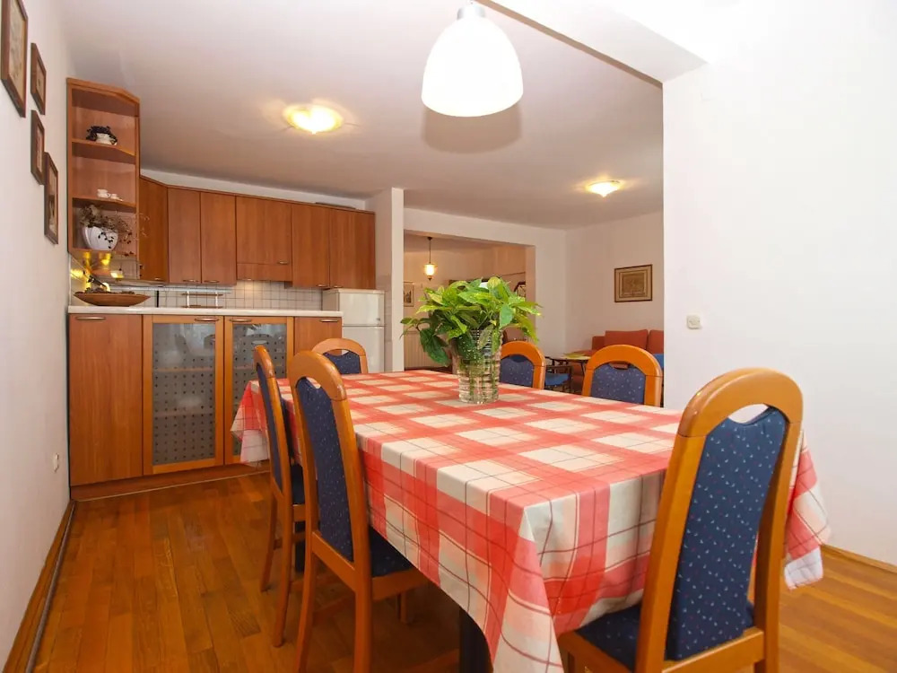 Apartment 1652
