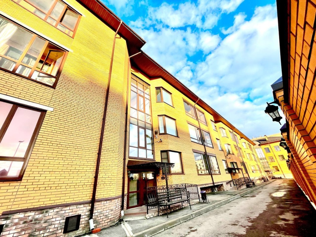 Логиновы.Apart на улице Окулова 37