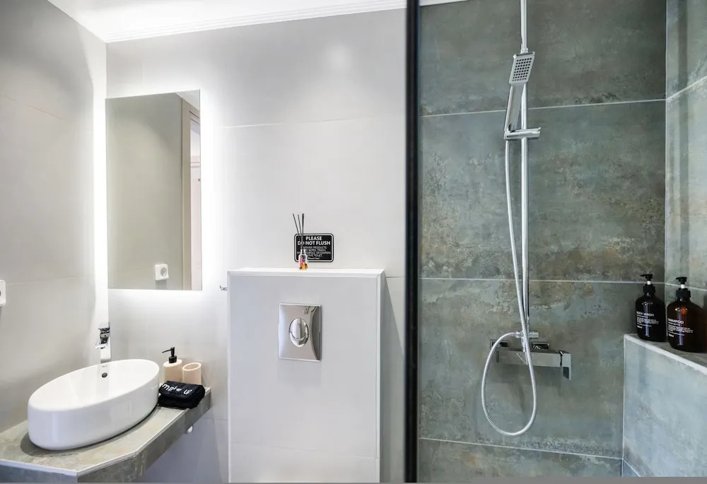 Asmira Apartments