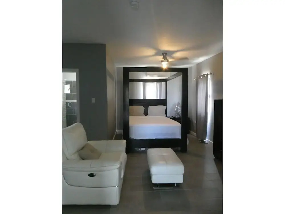 Sun Tan Apartment 6, Near the Ocean