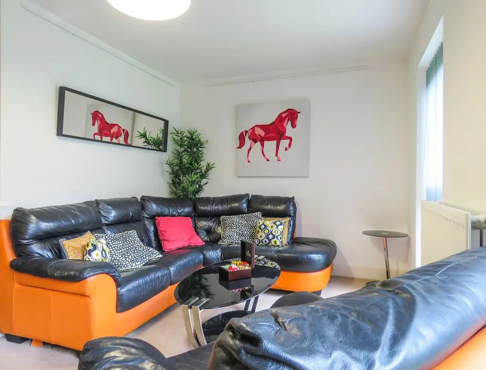 Tudors eSuites Park Central Townhouse Garden and Parking