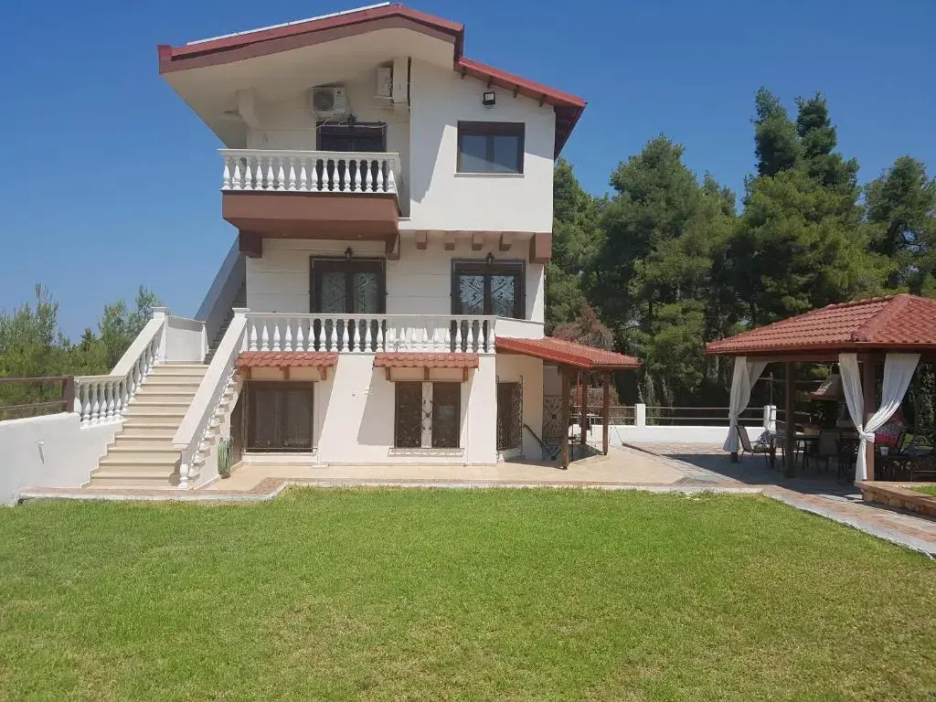Elani Apartments